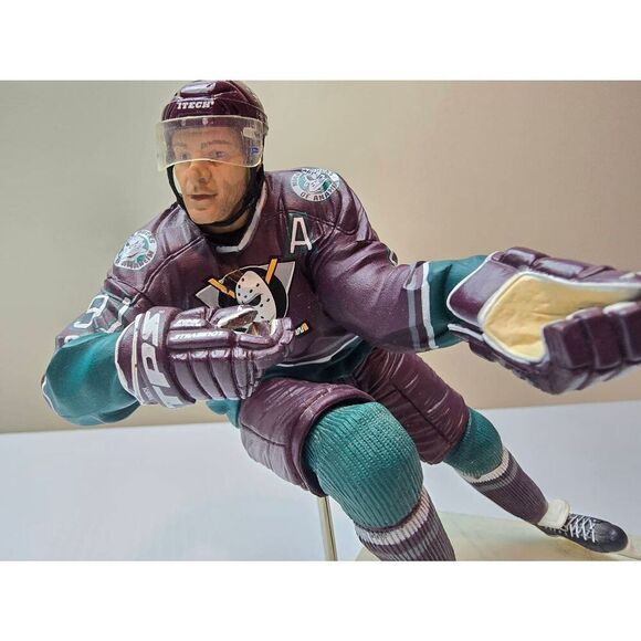 Sergei Federov Anaheim Mighty Ducks Figure - Picture 3 of 6